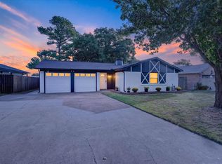 728 NW Douglas St, Burleson, TX 76028