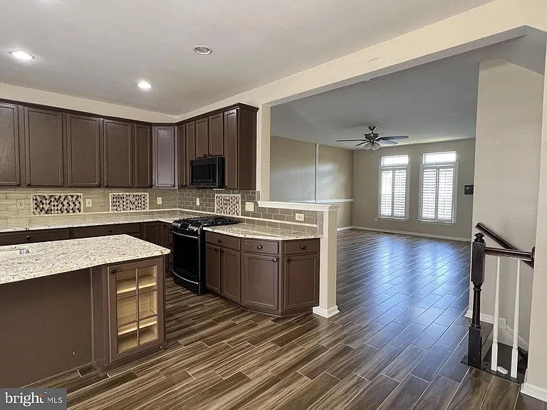 2153 Potomac Club Pkwy — Photo 4