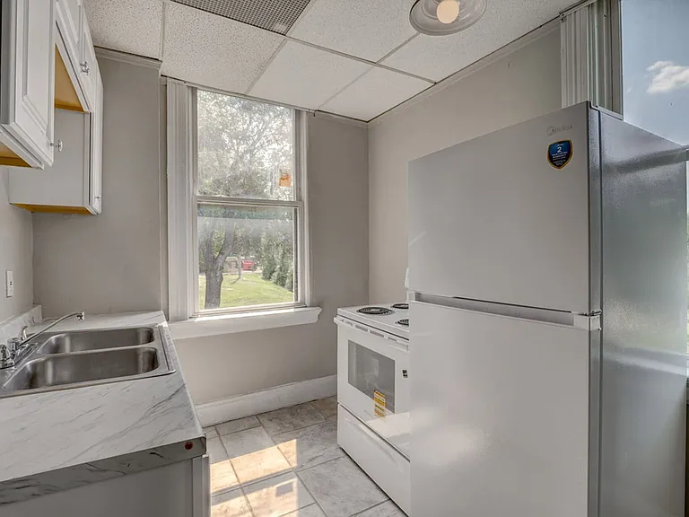 4338 Vine St #2 — Photo 8