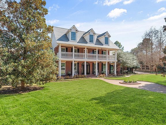 3rd image of 594 Garden Ct