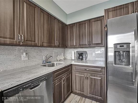 3rd image of 2824 NE 33rd Ct APT 3