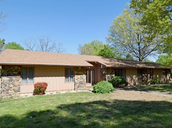 2860 S Chambery Avenue, Springfield, MO 65804