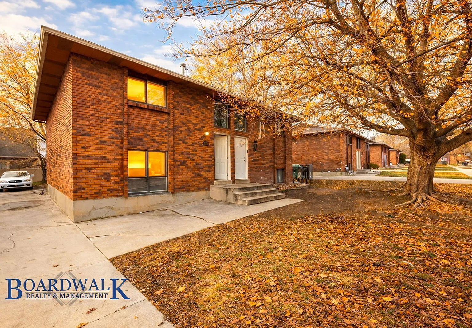 3 bed, 1.0 bath, 1271 sqft, $1,550 — Photo 2