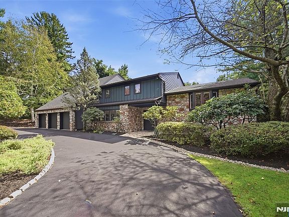 2nd image of 299 Forest Road