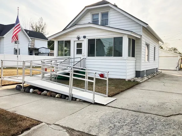 271 Mill St, Algoma, WI 54201
