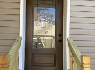 7403 Dickenson St, Springfield, VA 22150