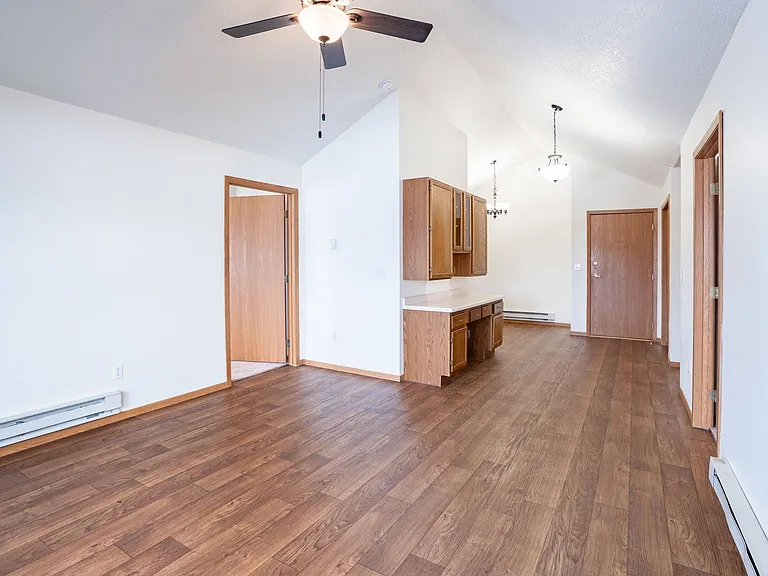 Fargo, ND Somerset Apartments | 22A | Living