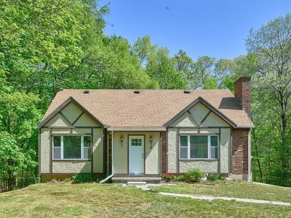 32 Clara Barton Rd, Oxford, MA 01540