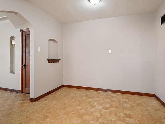 4th image of 3439 Lawn Ave #1F