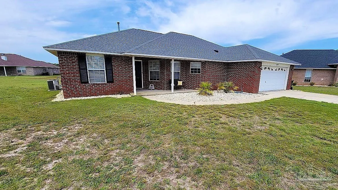 3 bed, 2.0 bath, 1950 sqft, $2,050 — Photo 1