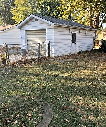 5th image of 425 Bowman Ave