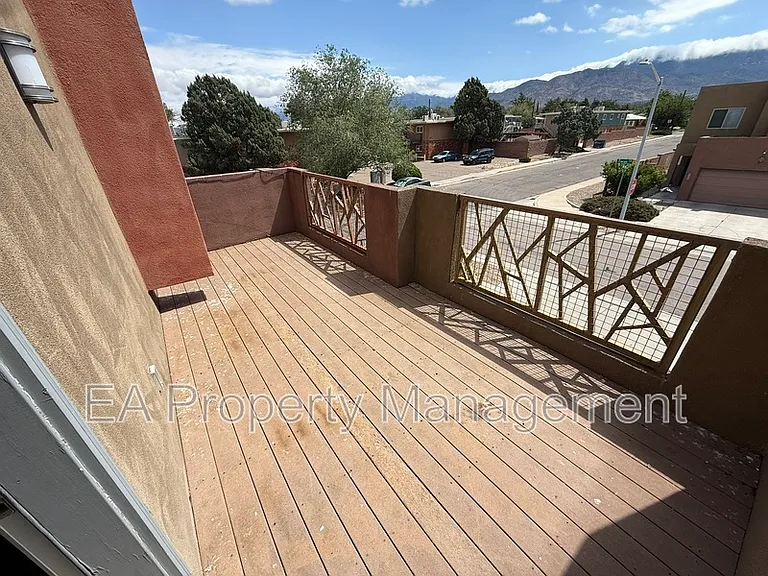 927 Tieran Ct NE — Photo 11