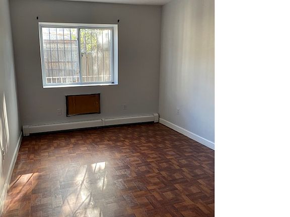 4th image of 15512 107th Ave APT 1