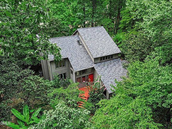 2nd image of 814 Lake Forest Dr