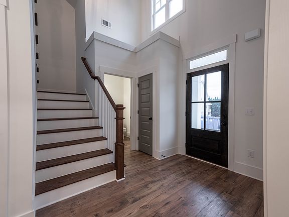 2nd image of 1019 Clubview Ct