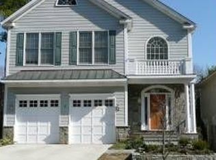 6451 Brookes Ln, Bethesda, MD 20816