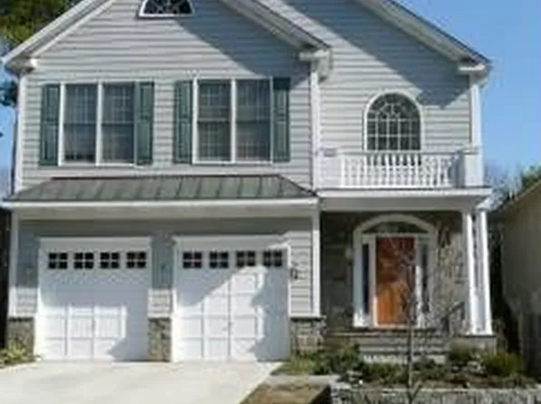 6451 Brookes Ln, Bethesda, MD 20816