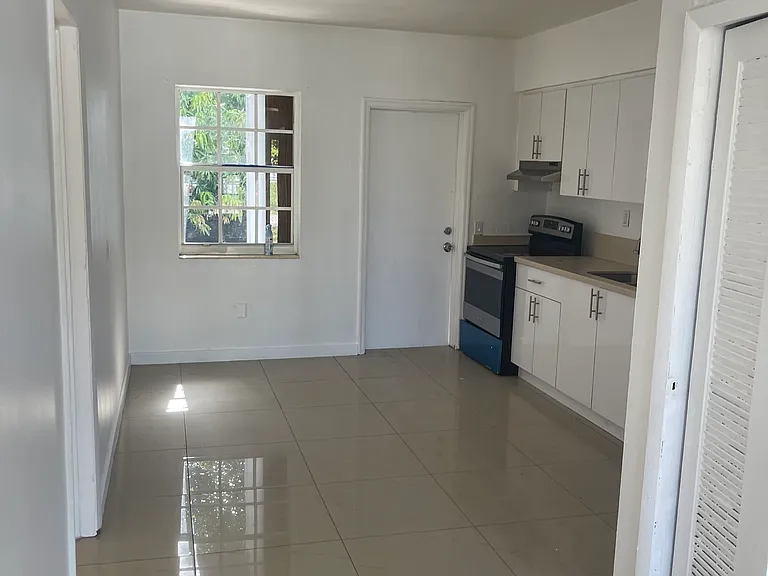 3510 NW 11th Ave #3510 — Photo 5