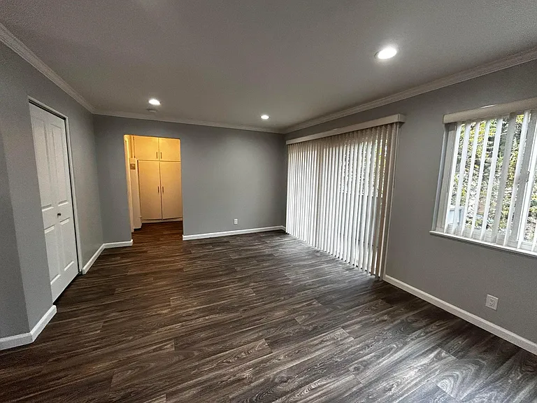 22 Coleman Pl #11 — Photo 6