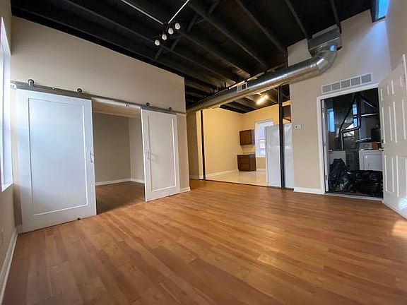 3rd image of 2655 S Lawndale Ave Floor 2