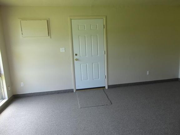 4th image of 3028 1/2 Northgate Ave