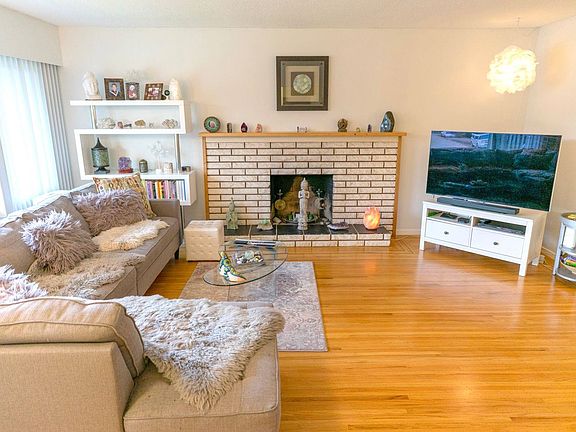 4th image of 21776 Mountainview Cres