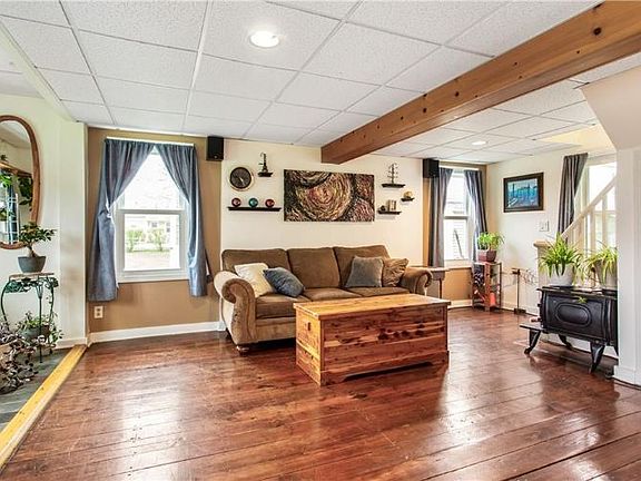 4th image of 98 Hobson Ave