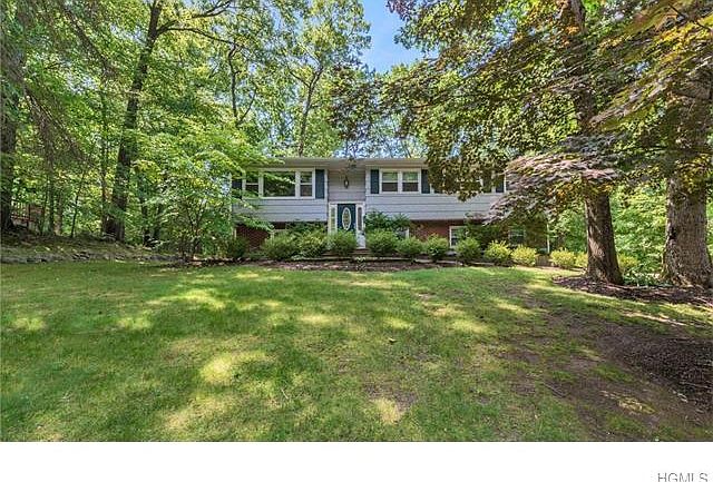1st image of 3 Beaver Hollow Ln
