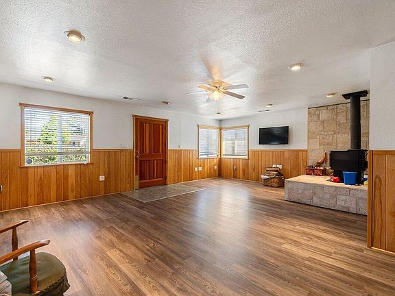 3rd image of 256 Orchard Ln