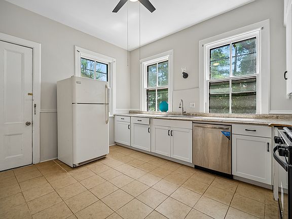 4th image of 113 Park Pl Floor 1