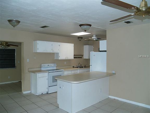 4th image of 22194 Belinda Ave