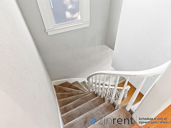 5th image of 142 N 15th St APT B