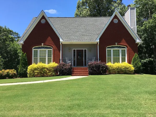 660 Oak Dr E, Trussville, AL 35173