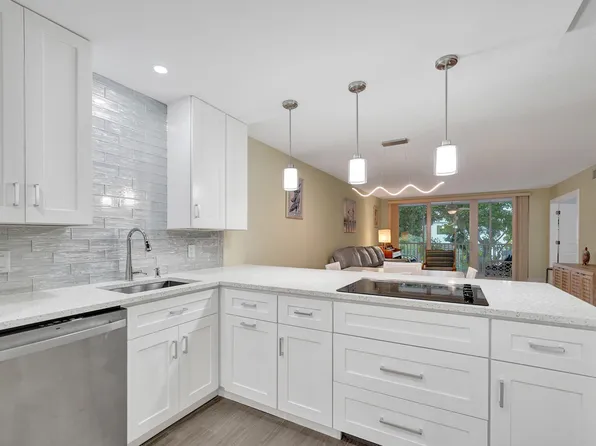 3145 NE 48th Court #215, Lighthouse Point, FL 33064