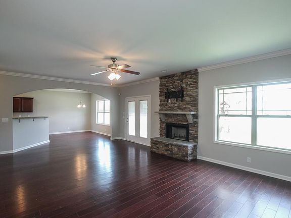 5th image of 1414 Davy Crockett Dr