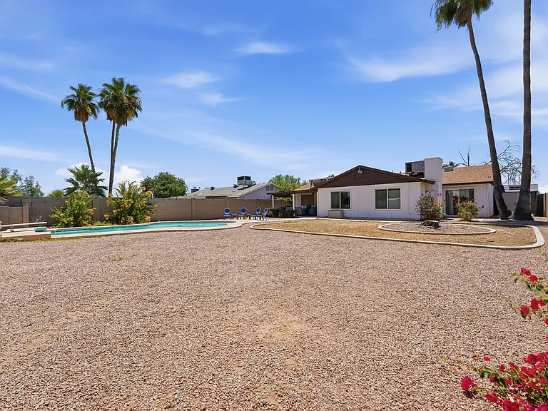 932 W Julie Dr — Photo 40