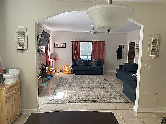 3rd image of 842 30th St