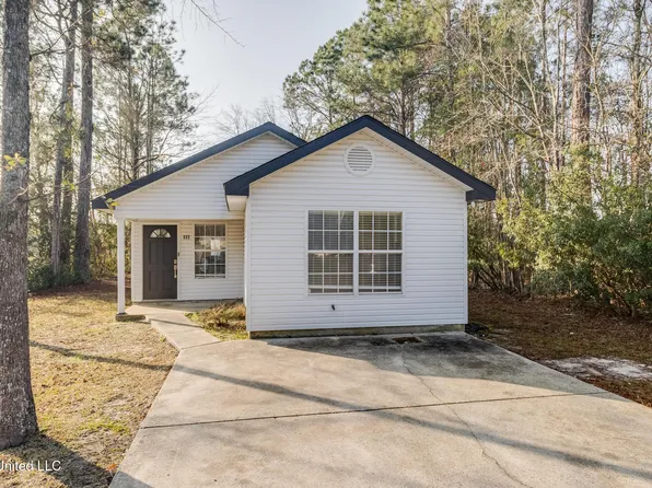 805 Herlihy St, Waveland, MS 39576