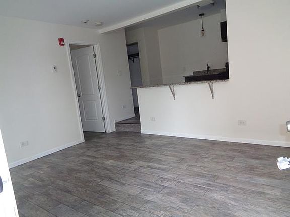 2nd image of 7501 Southwest Hwy APT 5
