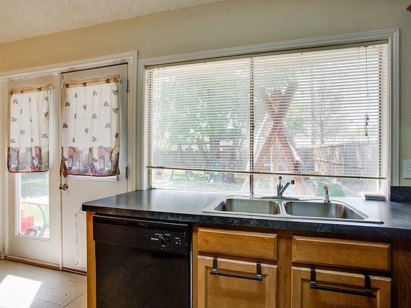 4th image of 236 Price Dr
