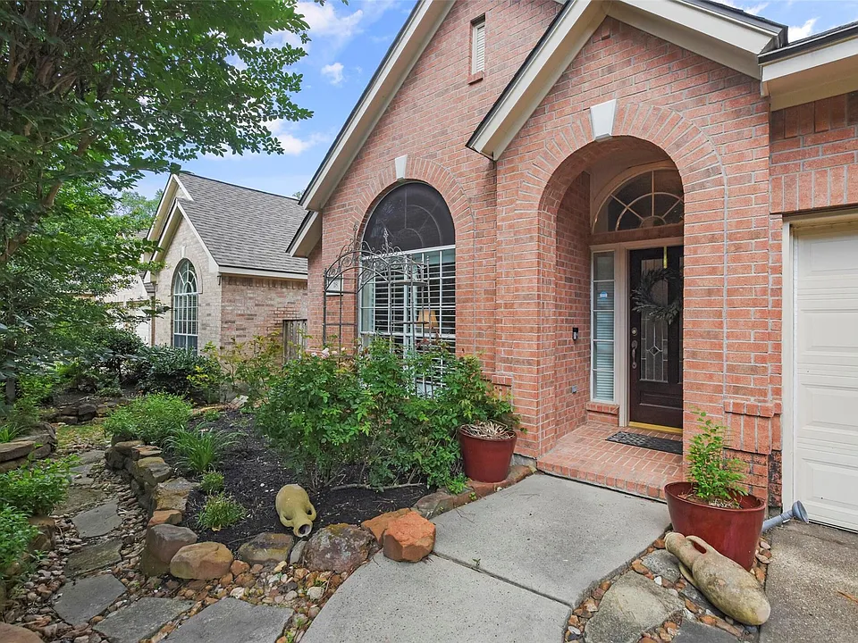18 Pinery Ridge Pl