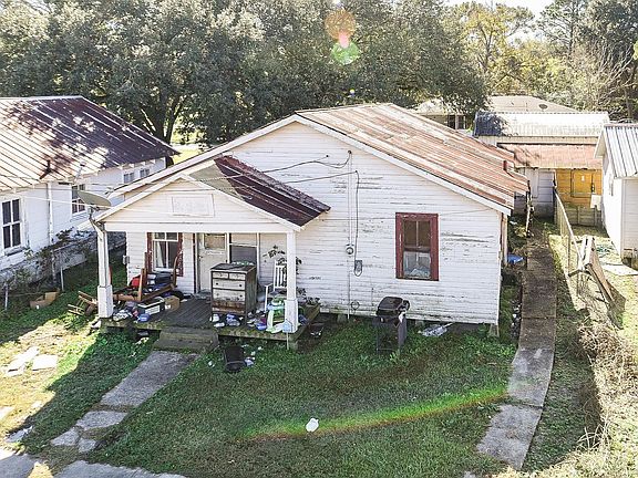 2nd image of 805 American Legion Dr