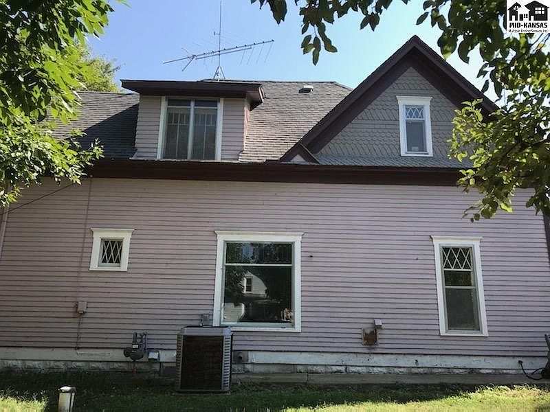 2nd image of 202 S Algona St