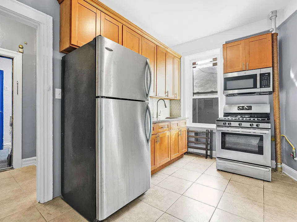381 Legion St #2F