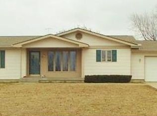 45 Lakeshore Dr, Garnett, KS 66032