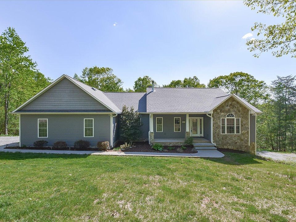 1st image of 210 Foxridge Dr