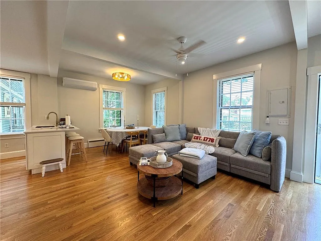 3 bed, 1000 sqft, $3,100 — Photo 4