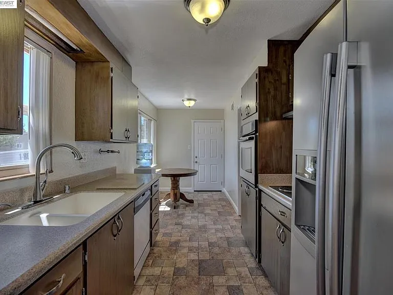 33128 Hemlock Dr — Photo 5