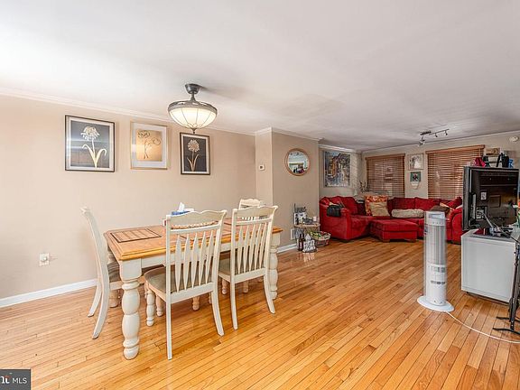 5th image of 2739 S Beulah St