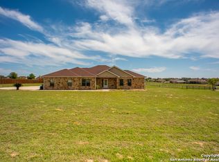 212 Abrego Lake Dr, Floresville, TX 78114